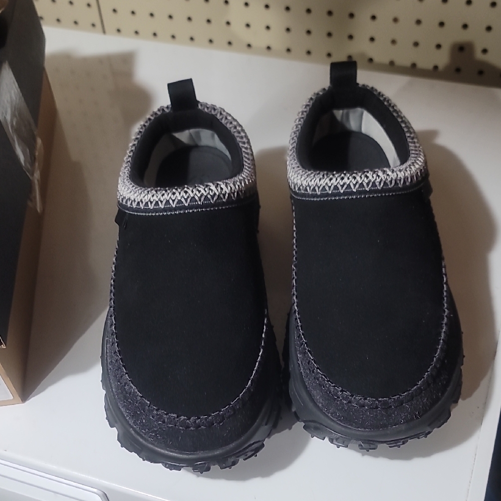 UGG Black Slippers with Minimalist Design Style Venture Daze